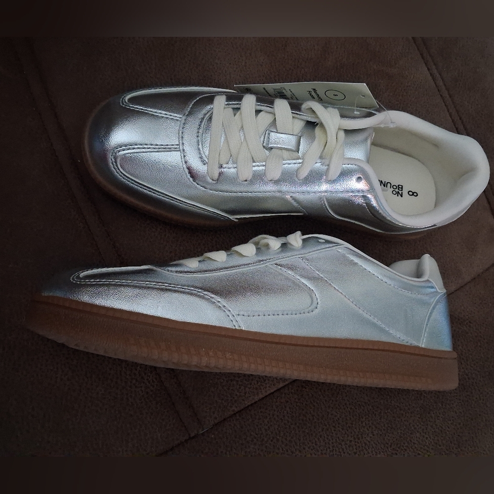 No Boundaries Silver Metallic Sneakers with Gum Sole Size 8